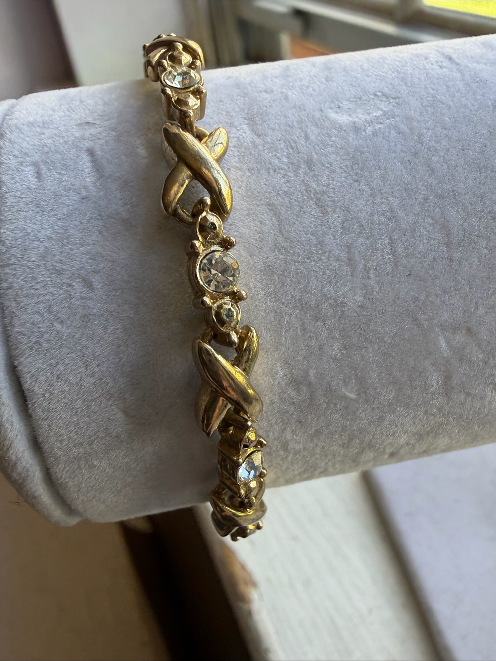 Vintage Avon Hold Tone XOXO Rhinestone Bracelet